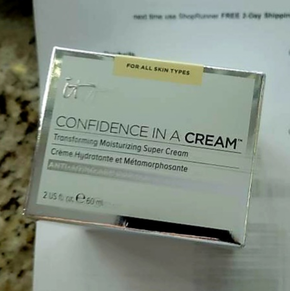 IT Cosmetics Confidence in a Cream Anti-Aging Hydrating Moisturizer  Brand new.